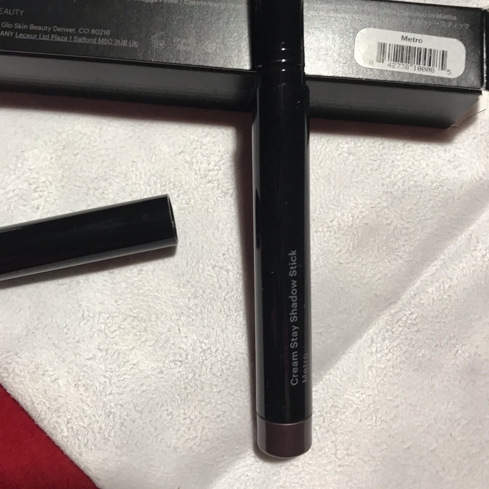 New GLO Skin Beauty CREAM STAY SHADOW STICK Metro - Picture 8 of 11